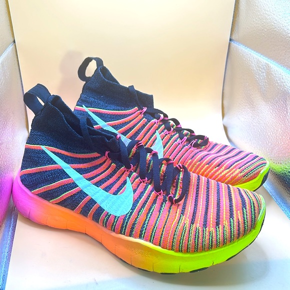 Nike Women’s Training Sneakers size 7.5 in great condition - Picture 3 of 5